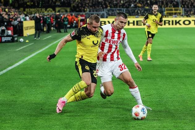 Sport, Football, Bundesliga Season 2025 2026 8 Matchday Borussia Dortmund 1 FC Köln 25 10 2025, SIGNAL IDUNA PARK Julian Ryerson Borussia Dortmund, 26 Kristoffer Lund 1 FC Köln, 32 Duel Dortmund SIGNAL IDUNA PARK North Rhine-Westphalia Germany