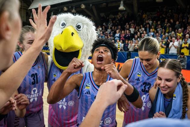 Basketball Berlin 25 10 2025 Season 2025 2026 Toyota DBBL 1 Bundesliga Women, Women Alba Berlin SYNTAINICS MBC Jubel Alba Deeshyra Thomas Alba, No 21