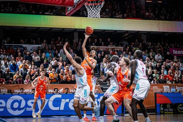 1 Basketball Bundesliga, easyCredit BBL, Season 2025 2026, Men, Main round, Matchday 5, 25 10 2025, RASTA Vechta Telekom Baskets Bonn Alonzo Verge 11 RASTA Vechta at the Korbleger Vechta RASTA Dome Niedersachsen Germany