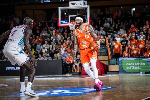 1 Basketball Bundesliga, easyCredit BBL, Season 2025 2026, Men, Main round, Matchday 5, 25 10 2025, RASTA Vechta Telekom Baskets Bonn Tevin Brown 10 RASTA Vechta in action Vechta RASTA Dome Lower Saxony Germany