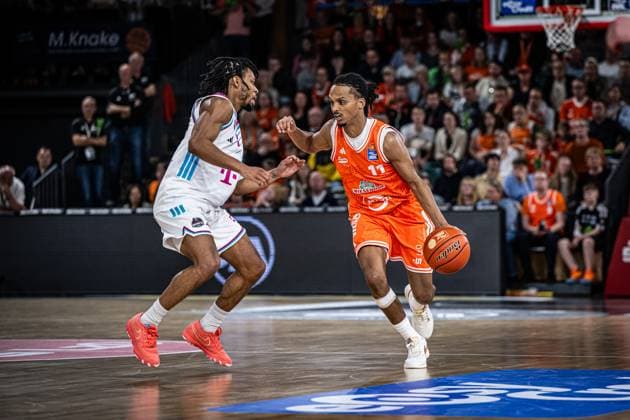 1 Basketball Bundesliga, easyCredit BBL, Season 2025 2026, Men, Main round, 5 Matchday, 25 10 2025, RASTA Vechta Telekom Baskets Bonn Alonzo Verge 11 RASTA Vechta in action Vechta RASTA Dome Lower Saxony Germany