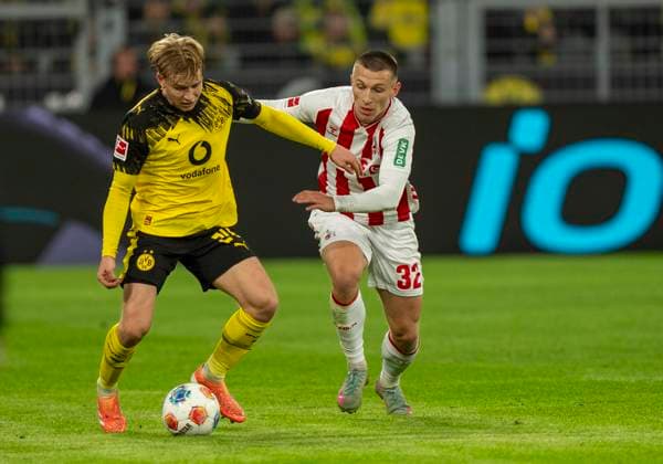 duel between Daniel SVENSSON Borussia Dortmund, 24 and Kristoffer Lund 1 FC Koeln, 32 25 10 2025, Football, 1 Bundesliga Borussia Dortmund 1 FC Köln in Dortmund, Signal Iduna Park DFL regulations prohibit any use of photographs as image sequences and or quasi video Copyright: HMBxMedia xMarcoxBader