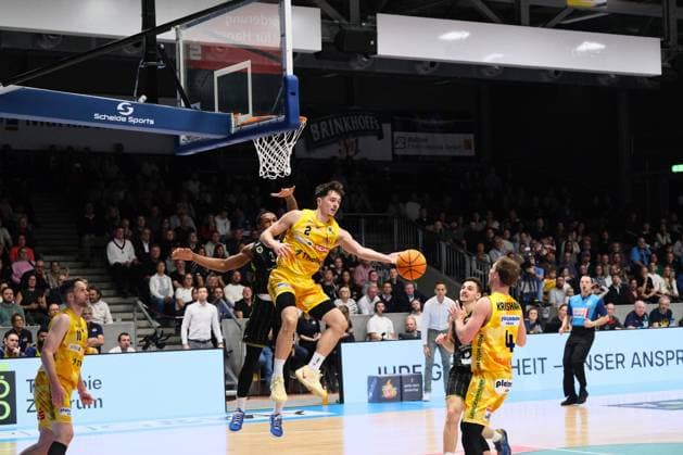 ProA Phoenix Hagen vs BBC Bayreuth Hagen 24 10 2025 Dennis Nawrocki Phoenix Hagen, 2, Guard , Bjarne Kraushaar Phoenix Hagen, 4, Guard Copyright: xBEAUTIFULxSPORTS Piepenstockx