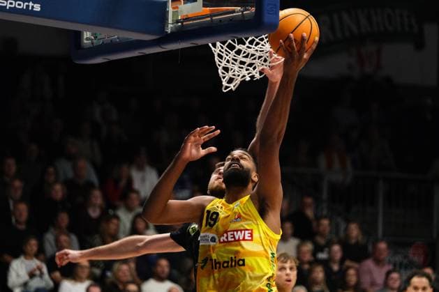 ProA Phoenix Hagen vs. BBC Bayreuth Hagen 24 10 2025 Lucas NGuessan Phoenix Hagen, 19, center with a lay-up Copyright: xBEAUTIFULxSPORTS Piepenstockx