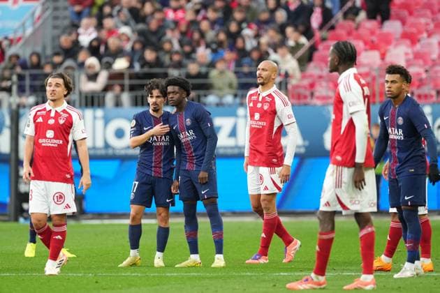 Stade Brestois 29 v Paris Saint-Germain FC - Ligue 1 McDonald s 2025 2026 47 Quentin Enzo Leo Ndjantou MBITCHA (psg) - 17 VITINHA (psg) during the Ligue 1 McDonald s match between Brest and Paris at Stade Francis Le Ble on October 25, 2025 in Brest, France. Brest France  Copyright: xFEPx 776348173