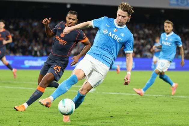 Manuel Akanji of FC Internazionale and Scott McTominay of SSC Napoli during the Serie A 2025 2026 football match between SSC Napoli and FC Internazionale at Diego Armando Maradona stadium in Naples (Italy), October 25th, 2025. CesarexPurini