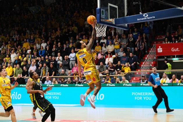 ProA Phoenix Hagen vs BBC Bayreuth Hagen 24 10 2025 Marcus Graves Phoenix Hagen, 0, guard with a free lay-up Copyright: xBEAUTIFULxSPORTS Piepenstockx