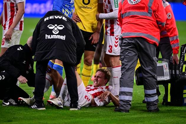 Injury Timo Hübers 1 FC Köln, 4 , Borussia Dortmund vs 1 FC Koeln, Football, 1 Bundesliga, 08 Matchday, 25 10 2025 DFB regulations prohibit any use of photographs as image sequences and or quasi video Dortmund Nordrhein Westfalen Germany Copyright: xkolbert-press MarcxNiemeyerx