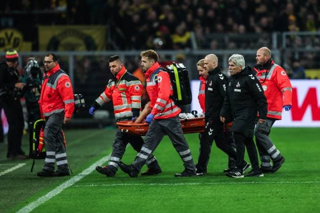 Sport, Football, Bundesliga Season 2025 2026 8 Matchday Borussia Dortmund 1 FC Köln 25 10 2025, SIGNAL IDUNA PARK Timo Hübers 1 FC Köln, 4 has to be carried off the pitch injured by paramedics Dortmund SIGNAL IDUNA PARK North Rhine-Westphalia Germany