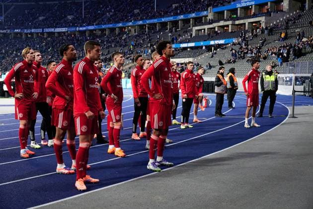 Fortuna Duesseldorf greets its fans, GER, Hertha BSC vs ,Fortuna Duesseldorf, 2 Bundesliga, Season 2025 2026, Matchday 10, 25 010 2025 DFL REGULATIONS PROHIBIT ANY USE OF PHOTOGRAPHS AS IMAGE SEQUENCES AND OR QUASI VIDEO GER, Hertha BSC vs ,Fortuna Duesseldorf, 2 Bundesliga, Season 2025 2026, Matchday 10, 25 010 2025 Berlin Copyright: xEibner-Pressefotox xClaudiusxRauchx EP_CRH