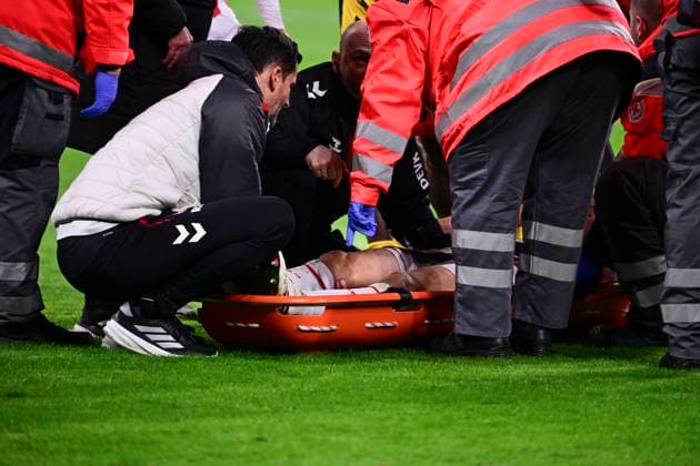 Injury Timo Hübers 1 FC Köln, 4 , Borussia Dortmund vs 1 FC Koeln, Football, 1 Bundesliga, 08 Matchday, 25 10 2025 DFB regulations prohibit any use of photographs as image sequences and or quasi video Dortmund Nordrhein Westfalen Germany Copyright: xkolbert-press MarcxNiemeyerx