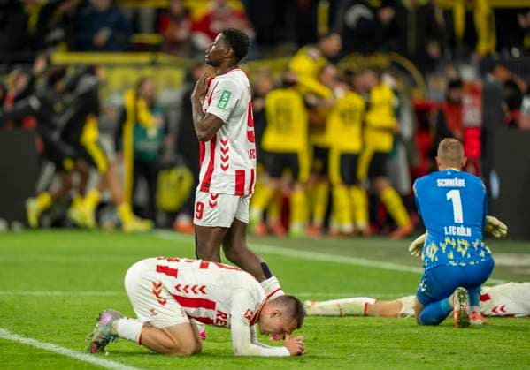 Goal by Maximilian BEIER Borussia Dortmund, 14 in front players from 1 FC Köln are disappointed on the ground Here Ragnar Ache 1 FC Koeln, 9 25 10 2025, Football, 1 Bundesliga Borussia Dortmund 1 FC Köln in Dortmund, Signal Iduna Park DFL regulations prohibit any use of photographs as image sequences and or quasi video Copyright: HMBxMedia xMarcoxBader
