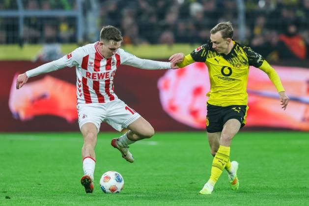 Soccer 1 Bundesliga 8 Matchday Borussia Dortmund 1 FC Köln on 25 10 2025 at Signal Iduna Park in Dortmund Isak Johannesson Köln , left Maximilian Beier Dortmund , right DFL regulations prohibit any use of photographs as image sequences and or quasi video xJRx