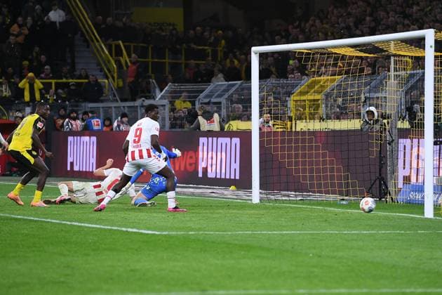 Soccer 1 Bundesliga 8 Matchday Borussia Dortmund 1 FC Köln on 25 10 2025 at Signal Iduna Park in Dortmund Goal for 1 0 by Maximilian Beier Dortmund DFL regulations prohibit any use of photographs as image sequences and or quasi video xRx