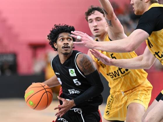 Jalen Benjamin SBB Baskets Wolmirstedt, 05 is stopped GER, Tigers Tuebingen vs SBB Baskets Wolmirstedt, Basketball, Men, Pro A, 2 Barmer Basketball Bundesliga, Season 2025 2026, 25 10 2025 GER, Tigers Tuebingen vs SBB Baskets Wolmirstedt, Basketball, Men, Pro A, 2 Barmer Basketball Bundesliga, Season 2025 2026, 25 10 2025 Tuebingen Copyright: xEibner-Pressefoto NicolasxWoernx EP_NWN