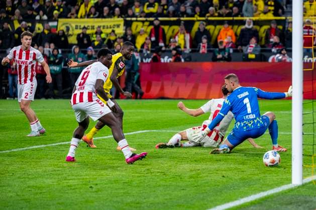 25 10 2025 Football Borussia Dortmund 1 FC Köln, Matchday 8 at Signal Iduna Park Maximilian Beier Borussia Dortmund scores the goal to make it 1 0 IMPORTANT NOTE In accordance with the regulations of the DFL and the DFB, it is prohibited to use or have used photographs taken in the stadium and or of the match in the form of sequential images and or video-like photo series Copyright: xDavidxInderliedx