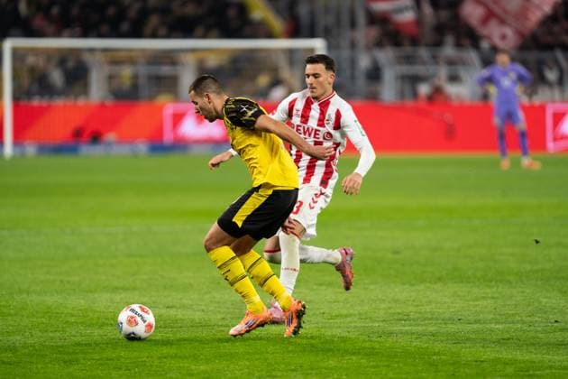 GER, 1 FBL, Borussia Dortmund vs 1 FC Köln 25 10 2025, Signal Iduna Park, Dortmund, GER, 1 FBL, Borussia Dortmund vs 1 FC Köln in the picture duel between Waldemar Anton Borussia Dortmund, 3 and Said El Mala 1 FC Köln Koeln, 13 nordphotoxGmbHxx xChristianxSchulze nph000300