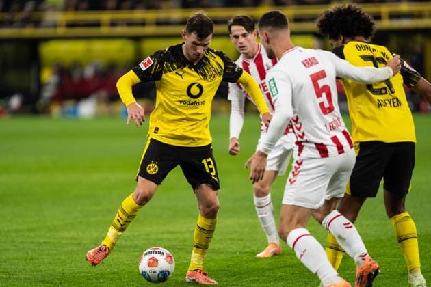GER, 1 FBL, Borussia Dortmund vs 1 FC Köln 25 10 2025, Signal Iduna Park, Dortmund, GER, 1 FBL, Borussia Dortmund vs 1 FC Köln in picture Pascal Groß Borussia Dortmund, 13 single action whole body whole body ball on foot nordphotoxGmbHxx xChristianxSchulze nph000300