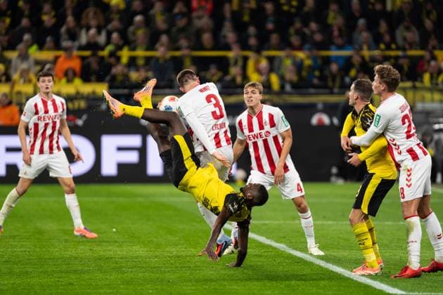 GER, 1 FBL, Borussia Dortmund vs 1 FC Köln 25 10 2025, Signal Iduna Park, Dortmund, GER, 1 FBL, Borussia Dortmund vs 1 FC Köln in picture Serhou Guirassy Borussia Dortmund, 9 Fallrückzieher Dominique Heintz 1 FC Köln Koeln, 3 nordphotoxGmbHxx xChristianxSchulze nph000300