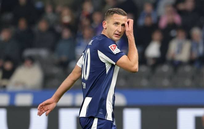 Paul Seguin action upper body sports soccer soccer DFL 2 Bundesliga men 10 matchday season 2025 2026 25 10 2025 Hertha BSC Berlin vs Fortuna Düsseldorf DFL regulations prohibit any use of photographs as image sequences and or quasi video
