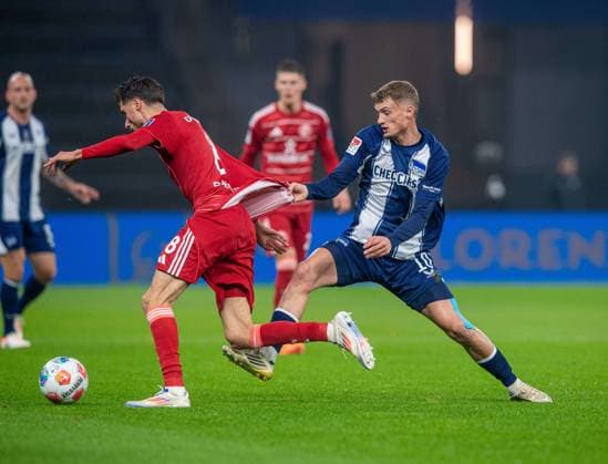 Soccer, Men, Season 2025 2026, 2 Bundesliga 10 Matchday , Hertha BSC Fortuna Düsseldorf, v l Anouar El Azzouzi Düsseldorf , Michael Cuisance Hertha BSC , 25 10 2025, Copyright: xSebastianxRäppold MatthiasxKochx