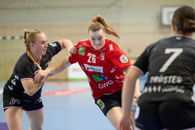 Selina Lindemann Tussies, 2 , Cara Reuthal Halle, 26 , Sabrina Troester Tussies, 7 , SV Union Halle Neustadt vs TuS Metzingen, Handball Bundesliga Frauen, Saison 2025 26, 6 Spieltag, 25 10 2025 Halle SWH Arena Sachsen Anhalt Germany
