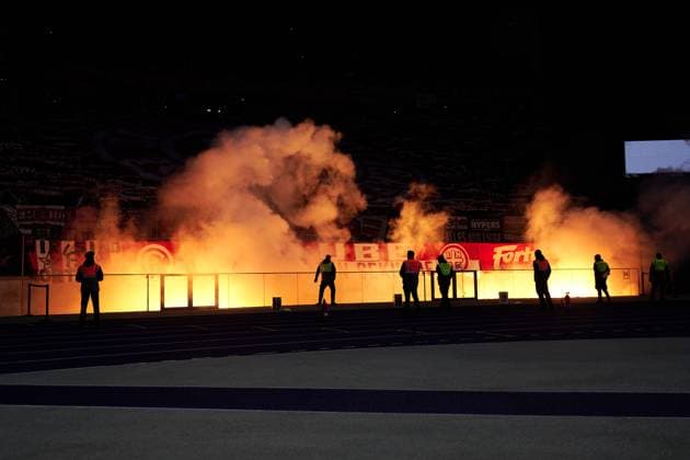 Fans Fortuna Duesseldorf, Pyrotechnics, GER, Hertha BSC vs ,Fortuna Duesseldorf, 2 Bundesliga, Season 2025 2026, Matchday 10, 25 010 2025 DFL REGULATIONS PROHIBIT ANY USE OF PHOTOGRAPHS AS IMAGE SEQUENCES AND OR QUASI VIDEO GER, Hertha BSC vs ,Fortuna Duesseldorf, 2 Bundesliga, Season 2025 2026, Matchday 10, 25 010 2025 Berlin Copyright: xEibner-Pressefotox xClaudiusxRauchx EP_CRH