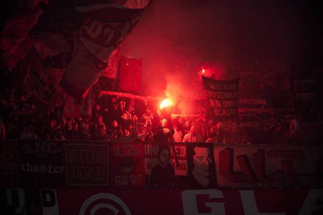Fans Fortuna Duesseldorf, Pyrotechnics, GER, Hertha BSC vs ,Fortuna Duesseldorf, 2 Bundesliga, Season 2025 2026, Matchday 10, 25 010 2025 DFL REGULATIONS PROHIBIT ANY USE OF PHOTOGRAPHS AS IMAGE SEQUENCES AND OR QUASI VIDEO GER, Hertha BSC vs ,Fortuna Duesseldorf, 2 Bundesliga, Season 2025 2026, Matchday 10, 25 010 2025 Berlin Copyright: xEibner-Pressefotox xClaudiusxRauchx EP_CRH