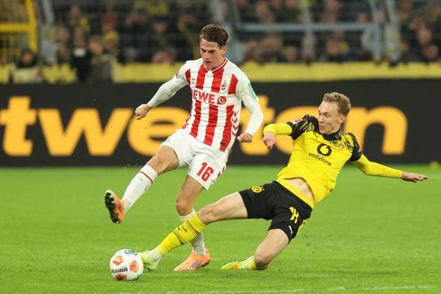 duel between Maximilian Beier Borussia Dortmund, 14 and Jakub Kaminski 1 FC Koeln, 16 GER, Borussia Dortmund vs 1 FC Koeln, Football, 1 Liga, Matchday 8, Season 2025 2026, 25 10 2025 DFL REGULATES PROHIBIT ANY USE OF PHOTOGRAPHS AS IMAGE SEQUENCES AND OR QUASI VIDEO GER, Borussia Dortmund vs 1 FC Koeln, Football, 1 Liga, Matchday 8, Season 2025 2026, 25 10 2025 Dortmund Copyright: xEibner-Pressefoto FrankxZeisingx EP_FZG