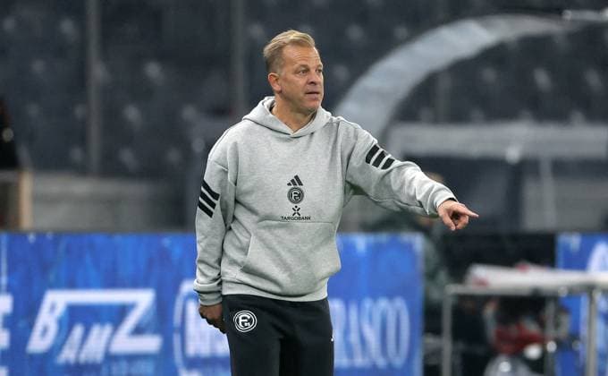 Coach Markus Anfang pointing, gesticulating Action upper body Sport Football Soccer DFL 2 Bundesliga Men 10 Matchday Season 2025 2026 25 10 2025 Hertha BSC Berlin vs Fortuna Düsseldorf DFL regulations prohibit any use of photographs as image sequences and or quasi video