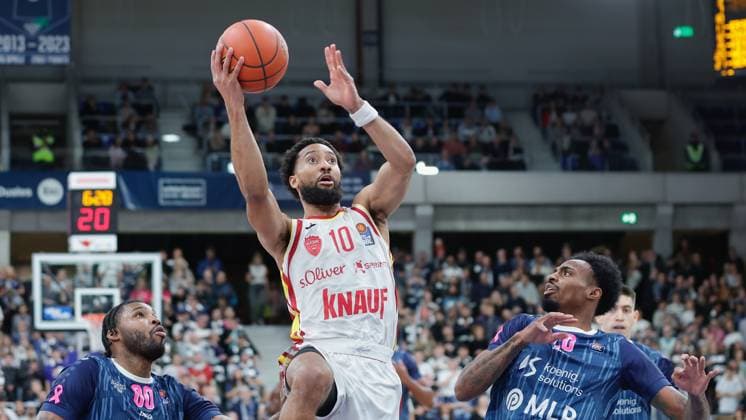 In the picture from left Marcus Weathers MLP Academics Heidelberg, 00 , Davion Mintz Wuerzburg Baskets, 10 and Michael Weathers MLP Academics Heidelberg, 20 25 10 2025, Basketball, MLP Academics Heidelberg Fitness First Wuerzburg Baskets, easyCredit BBL, 5 Matchday, Germany, Heidelberg, SNP Dome, Copyright: HMBxMedia xJulienxBecker