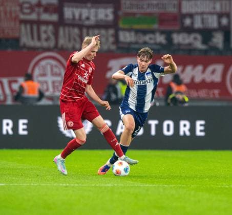 Soccer, Men, Season 2025 2026, 2 Bundesliga 10 Matchday , Hertha BSC Fortuna Düsseldorf, v l Tim Breithaupt Düsseldorf , Kennet Eichhorn Hertha BSC , 25 10 2025, Copyright: xSebastianxRäppold MatthiasxKochx