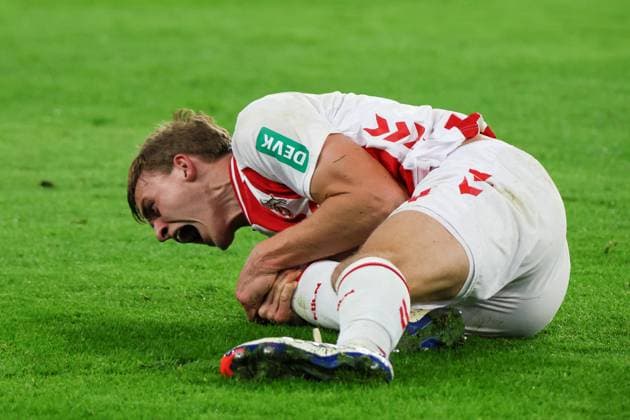25 10 2025, xfanx, Fussball 1 Bundesliga, Borussia Dortmund 1 FC Köln v l Timo Hübers Huebers 1 FC Köln injures himself so badly in a duel with Serhou Guirassy BVB that he has to be substituted DFL DFB REGULATIONS PROHIBIT ANY USE OF PHOTOGRAPHS as IMAGE SEQUENCES and or QUASI VIDEO Dortmund mfan