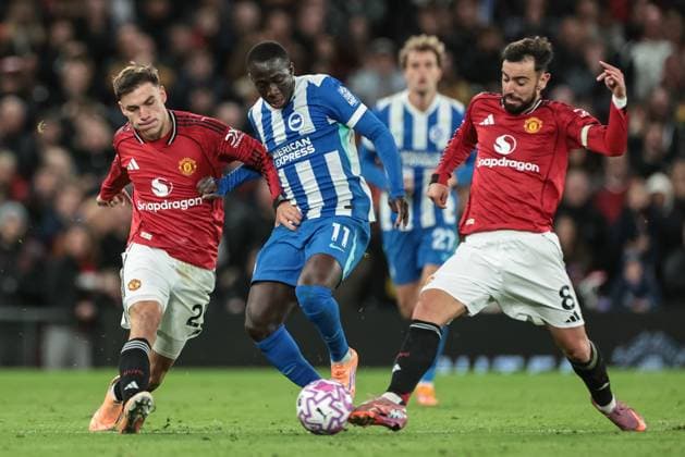 Premier League Manchester United, ManU v Brighton and Hove Albion Yankuba Minteh of Brighton & Hove Albion is tackled by Bruno Fernandes of Manchester United and pressured by Manuel Ugarte of Manchester United during the Premier League match Manchester United vs Brighton and Hove Albion at Old Trafford, Manchester, United Kingdom, 25th October 2025 (Photo by Mark Cosgrove News Images) Manchester Old Trafford Greater Manchester United Kingdom Copyright: xMarkxCosgrove NewsxImagesx