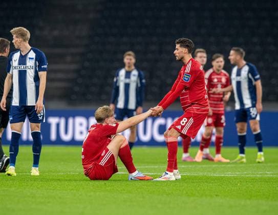 Soccer, Men, Season 2025 2026, 2 Bundesliga 10 Matchday , Hertha BSC Fortuna Düsseldorf, v l Jesper Daland Düsseldorf , Anouar El Azzouzi Düsseldorf , 25 10 2025, Copyright: xSebastianxRäppold MatthiasxKochx