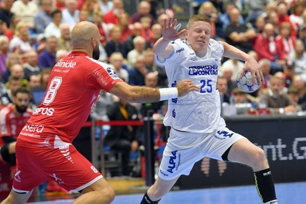 Niels Gerardus Versteijnen TBV Lemgo Lippe 25 on the ball , Adrian Sipos MT Melsungen 8 , GER, MT Melsungen TBV Lemgo Lippe, Handball, 1 Bundesliga, Matchday 10, Season 2025 2026, 25 10 2025, GER, MT Melsungen TBV Lemgo Lippe, Handball, 1 Bundesliga, Matchday 10, Season 2025 2026, 25 10 2025 Kassel Copyright: xEibner-Pressefotox xRolandxSippelx EP_RSL