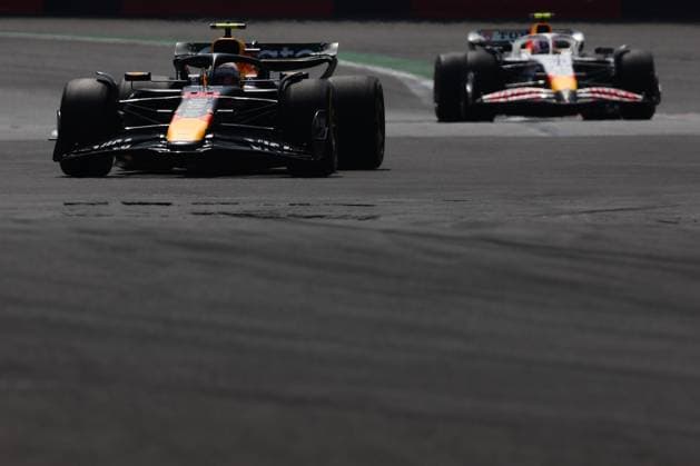 F1 Grand Prix Of Mexico City 2025 Practice 3 Yuki Tsunoda of Red Bull Racing and Liam Lawson of Racing Bulls during the third practice ahead of the Formula 1 Grand Prix of Mexico City at Autodromo Hermanos Rodriguez in Mexico City, Mexico on October 25, 2025. Mexico City Mexico  Copyright: xJakubxPorzyckix originalFilename:porzycki-f1grandp251025_npWhM.jpg