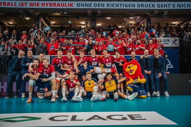 Volleyball mens season 2025 2026 Volleyball Bundesliga main round SVG Lüneburg vs cerebricks VOLLEY GOATS Mitteldeutschland 25 10 2025 The team celebrates after the home win