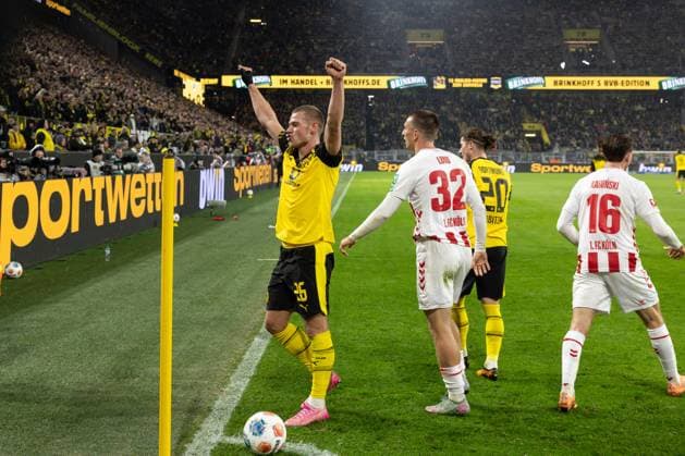 25 10 2025, 1 Bundesliga, Matchday 8, Borussia Dortmund 1 FC Köln, Julian Ryerson Borussia Dortmund celebrates victory, Dortmund Signal Iduna Park NRW Germany xRHR PHOTO DEx Copyright: DennisxEwert RHR-FOTOx RHR-FOTO DE