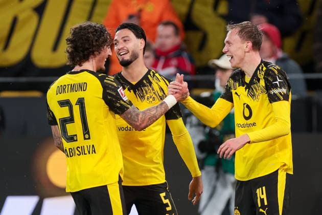 25 10 2025, 1 Bundesliga, Matchday 8, Borussia Dortmund 1 FC Köln, f l Fabio Silva Borussia Dortmund , Ramy Bensebaini Borussia Dortmund , Maximilian Beier Borussia Dortmund celebrate the goal for 1 0, Dortmund Signal Iduna Park NRW Germany xRHR PHOTO DEx Copyright: DennisxEwert RHR-FOTOx RHR-FOTO DE