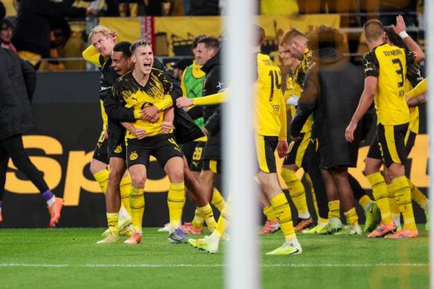 25 10 2025, 1 Bundesliga, Matchday 8, Borussia Dortmund 1 FC Köln, f l Nico Schlotterbeck Borussia Dortmund , Maximilian Beier Borussia Dortmund celebrate the goal for 1 0, Dortmund Signal Iduna Park NRW Germany xRHR PHOTO DEx Copyright: DennisxEwert RHR-FOTOx RHR-FOTO DE