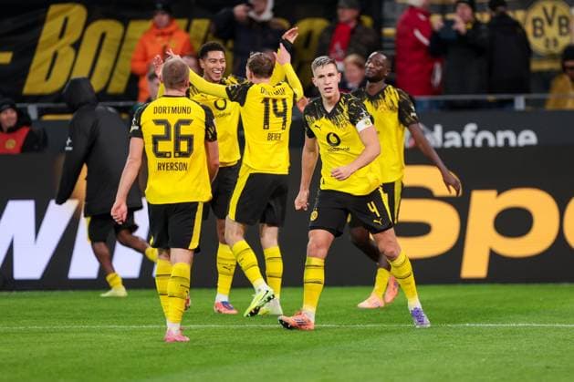 25 10 2025, 1 Bundesliga, Matchday 8, Borussia Dortmund 1 FC Köln, BVB players celebrate the 1-0 goal by Maximilian Beier Borussia Dortmund , Dortmund Signal Iduna Park NRW Germany xRHR PHOTO DEx Copyright: DennisxEwert RHR-FOTOx RHR-FOTO DE