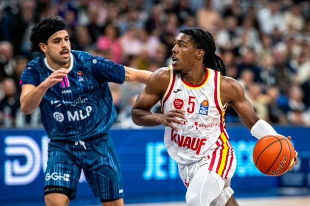 easyCredit BBL MLP Academics Heidelberg - Fitness First Würzburg Baskets 25 10 2025 Marcus Carr 5 Fitness First dribbles against Erol Ersek 11 MLP Academics Heidelberg easyCredit BBL MLP Academics Heidelberg - Fitness First Würzburg Baskets on 25 10 2025 at the SNP Dome, Heidelberg Copyright: xBEAUTIFULxSPORTS Gelhardtx
