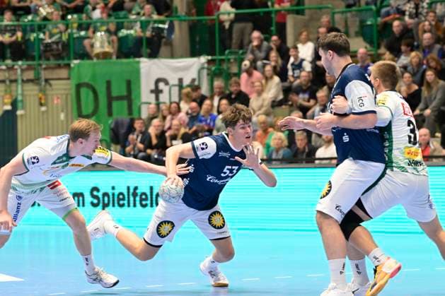 GER, 1 HBL, BHC06, BHC06 SC DHfK Leipzig 25 10 2025,Wuppertal ,Unihalle, GER, 1 Liqui Moly HBL, BHC06 SC DHfK Leipzig 1 Liqui Moly HBL regulations prohibit any use of photographs as image sequences and or quasi video in the picture Sören Steinhaus Bergischer HC 53 vs Adam Lönn SC DHFK Leipzig 15 NordphotoxGmbHx xFreund nph00018