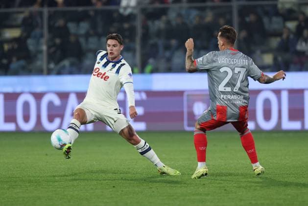 AtalantaÕs Nicola Zalewski during the Serie A soccer match between Cremonese and Atalanta at the Giovanni Zini Stadium in Cremona Italy - Sunday, 25 october 2025. - Soccer .  Copyright: xAlbertoxMariani LaPressex