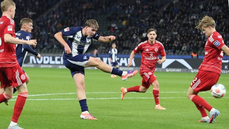 Kennet Eichhorn shoots, Jesper Daland duel Match scene Action Sport Football Soccer DFL 2 Bundesliga Men 10 Matchday Season 2025 2026 25 10 2025 Hertha BSC Berlin vs Fortuna Düsseldorf DFL regulations prohibit any use of photographs as image sequences and or quasi video