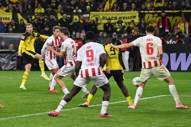 Maximilian BEIER DO scores the goal for 1 0, Soccer 1 Bundesliga, 8 Matchday, matchday8, Borussia Dortmund DO 1 FC Koeln K 1 0 on 25 10 2025 in Dortmund Germany UEFA regulations prohibit any use of photographs as image sequences and or quasi video Â