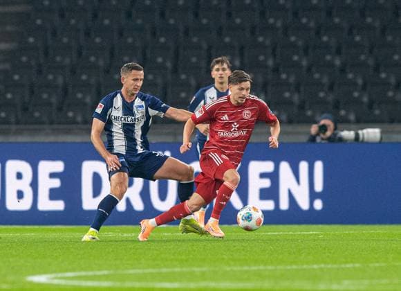 Soccer, Men, Season 2025 2026, 2 Bundesliga 10 Matchday , Hertha BSC Fortuna Düsseldorf, v l Paul Seguin Hertha BSC , Florent Muslija Düsseldorf , 25 10 2025, Copyright: xSebastianxRäppold MatthiasxKochx
