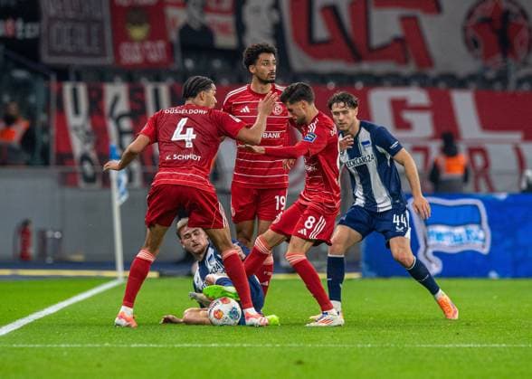 Soccer, Men, Season 2025 2026, 2 Bundesliga 10 Matchday , Hertha BSC Fortuna Düsseldorf, f l Kenneth Schmidt Düsseldorf , Marten Winkler Hertha BSC , Emmanuel Iyoha Düsseldorf , Anouar El Azzouzi Düsseldorf , Linus Gechter Hertha BSC , 25 10 2025, Copyright: xSebastianxRäppold MatthiasxKochx