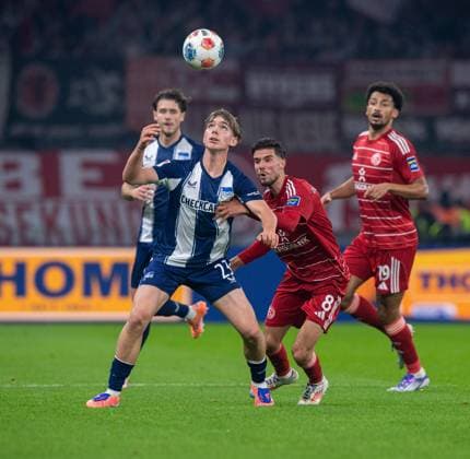 Soccer, Men, Season 2025 2026, 2 Bundesliga 10 Matchday , Hertha BSC Fortuna Düsseldorf, v l Kennet Eichhorn Hertha BSC , Anouar El Azzouzi Düsseldorf , 25 10 2025, Copyright: xSebastianxRäppold MatthiasxKochx